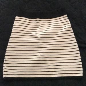 Striped stretchy mini skirt
